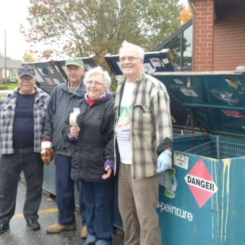 Bénévoles au travail à la journée Normand Maurice
