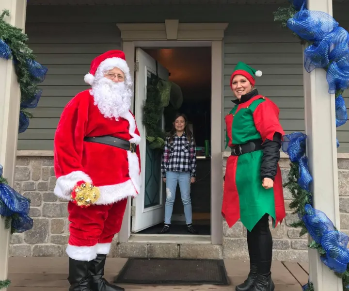 Visite du père Noel, ses lutins