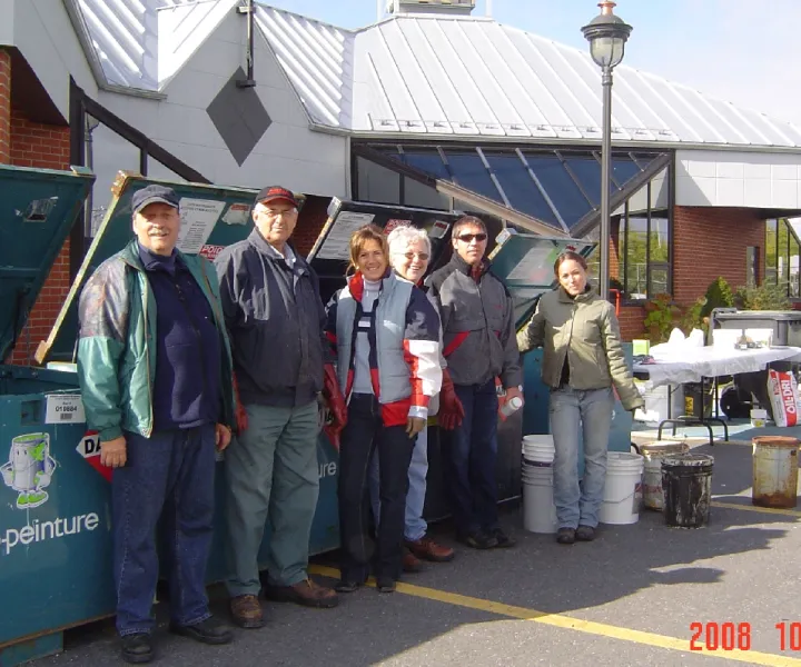 Bénévoles au travail à la journée Normand Maurice