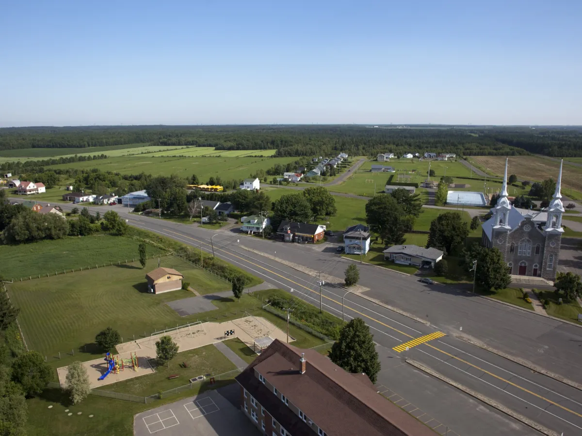 Photo: Les productions Benoit Jean 819-960-8999 Église et chemin