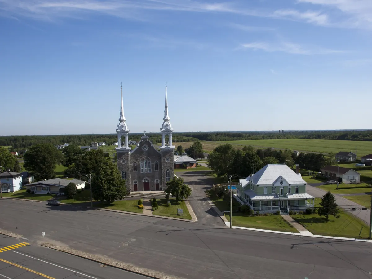 Photo: Les productions Benoit Jean 819-960-8999 Église